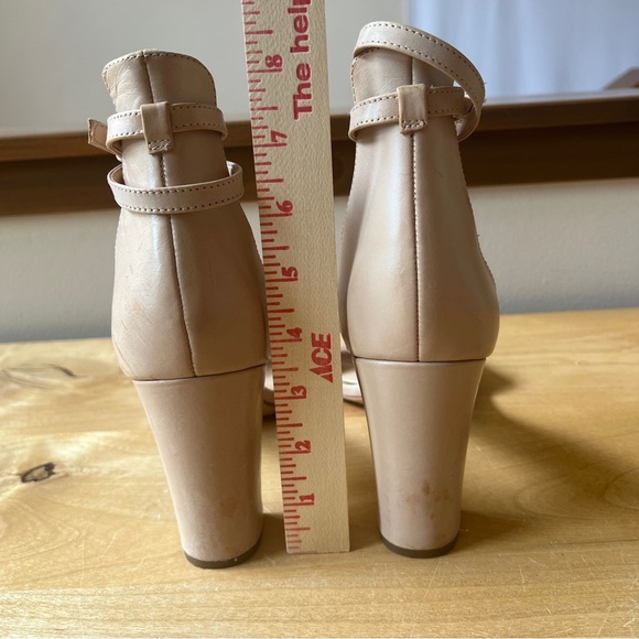 VINCE CAMUTO CORLINA ANKLE STRAP HEELED SANDAL 12M BEIGE MINIMALIST NEUTRAL CHIC - Picture 8 of 12